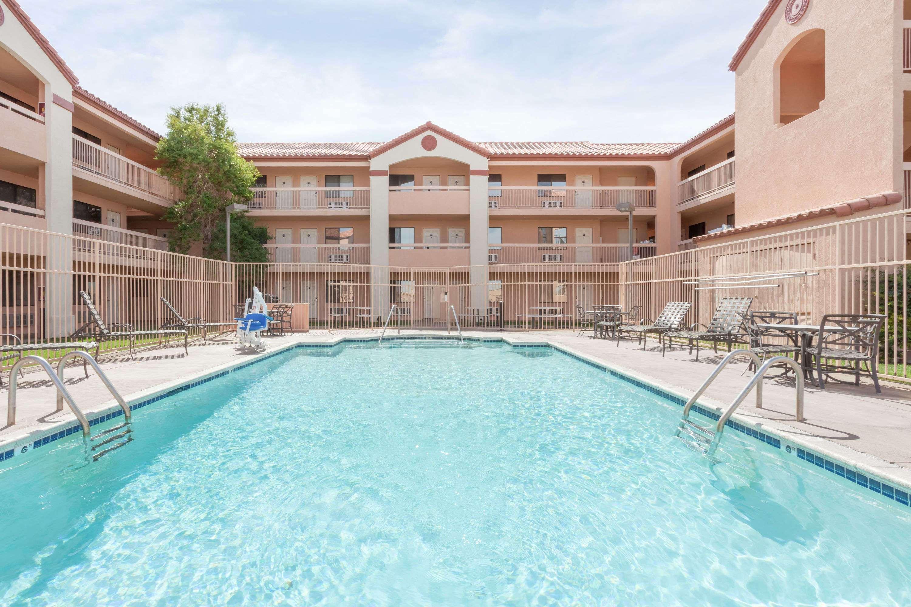 Motel 6 Barstow, Ca I15 And Lenwood Road מראה חיצוני תמונה
